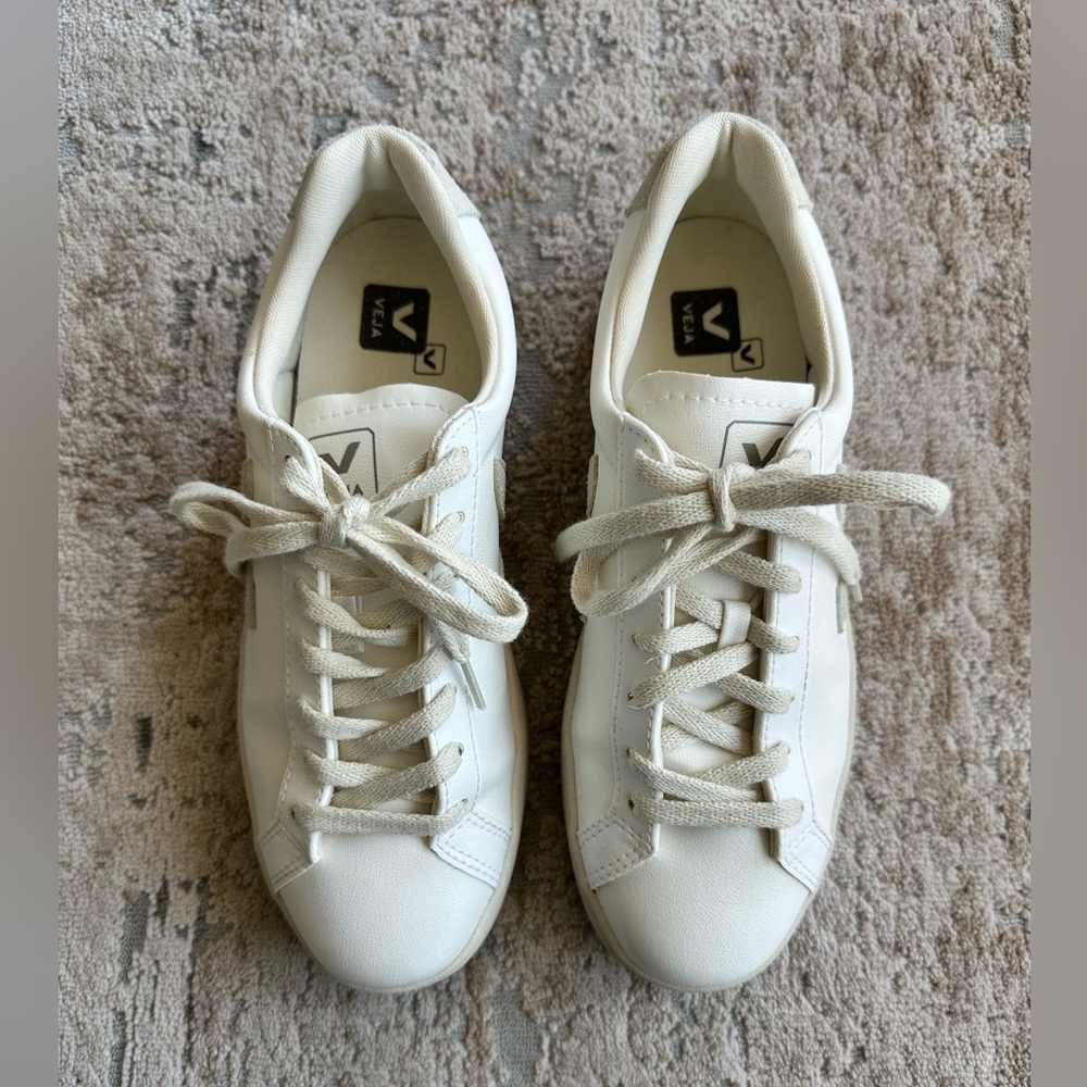 Veja Urca Sneakers | size 8